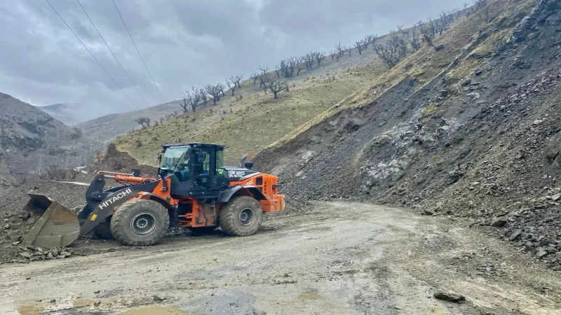 Batman Sason'da yağışla kapanan köy yolları yeniden açık