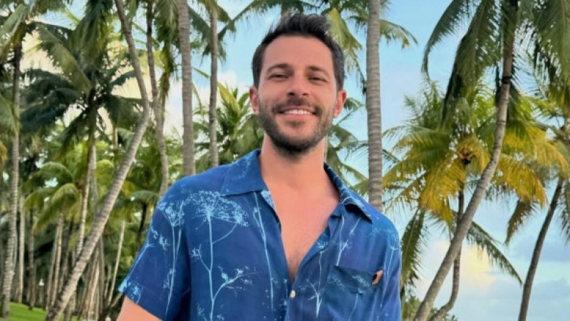 Hande Erçel'den arılan Hakan Sabancı gönlünü ünlü oyuncuya kaptırdı 