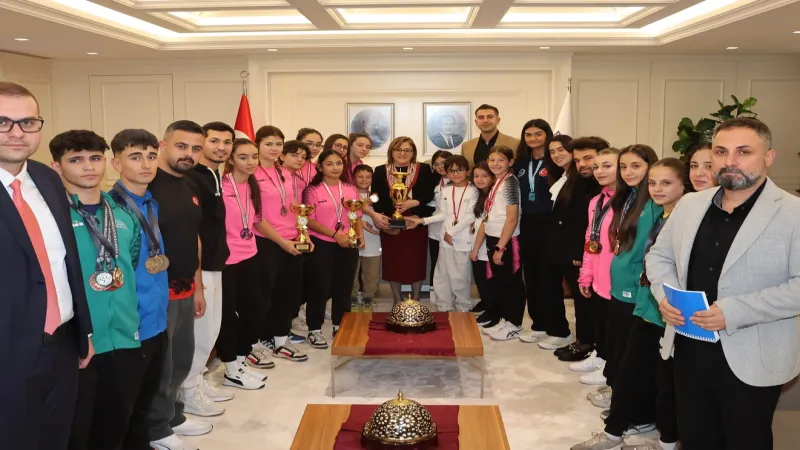 Gaziantep’in şampiyon sporcularından Fatma Şahin’e ziyaret 