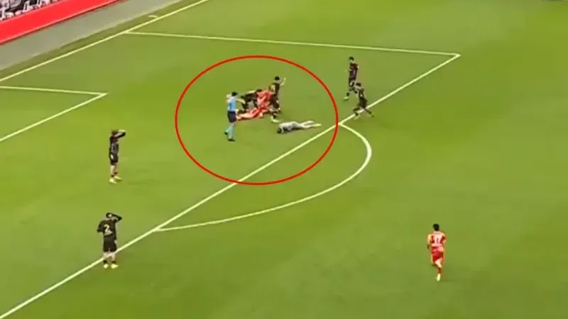 Ambulansla oyundan çıktı! Galatasaray-İstanbulspor maçında korku dolu dakikalar