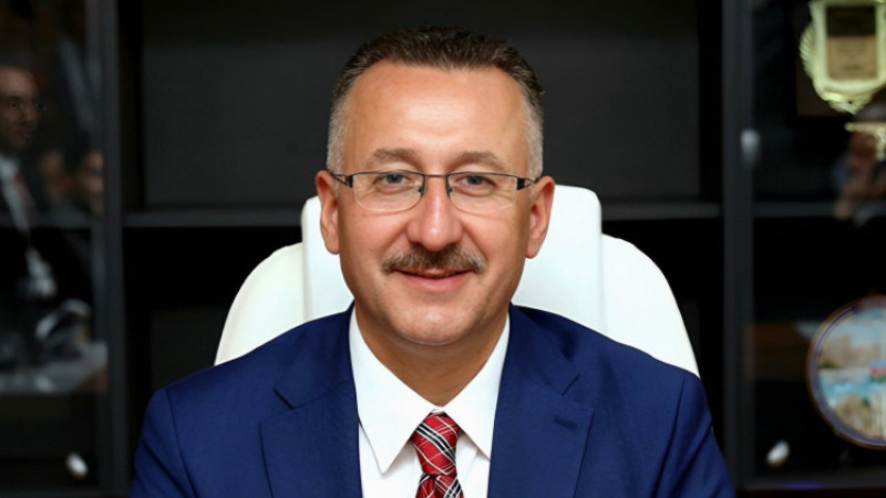 Yasak aşk iddiasıyla gündem olmuştu! O Belediye Başkanı istifa etti