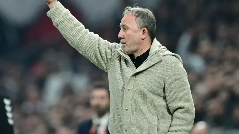 Sergen Yalçın'dan hakem tepkisi: Osimhen ikinci yarı atılmalıydı