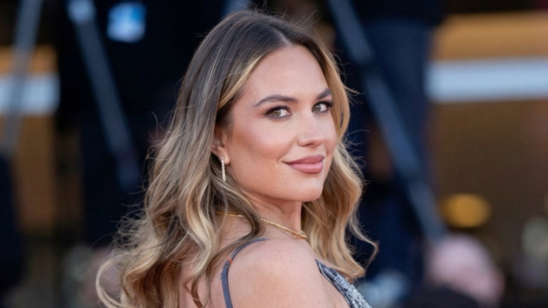 Ünlü mankenin mezarını açıp başını çaldılar