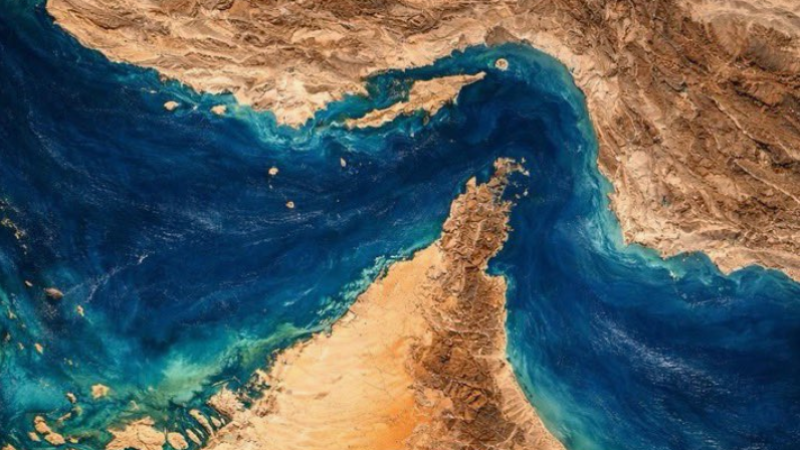 İran Hürmüz Boğazı'nı yeniden kapattı