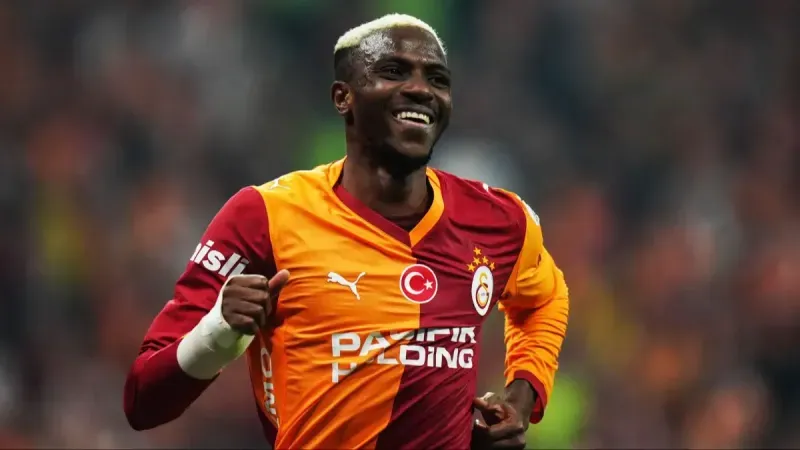 Victor Osimhen'in transfer iddialarına İngiliz yazardan açıklama! ''Mümkün değil''