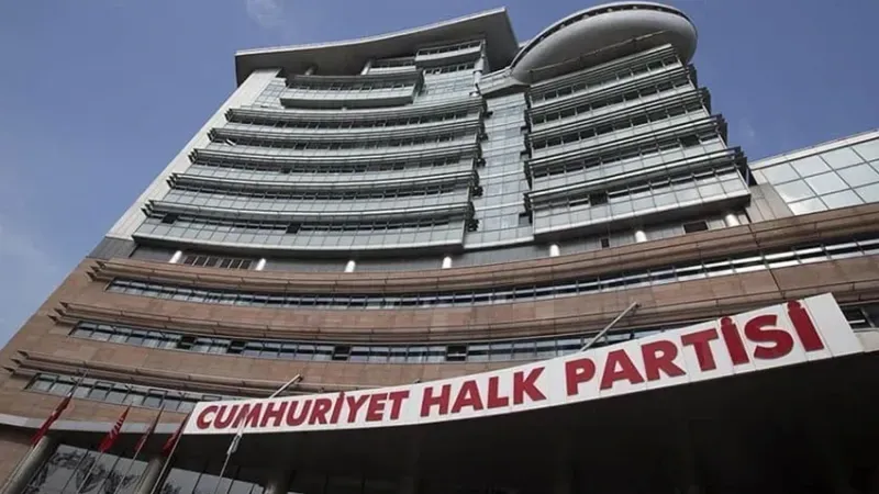 CHP'de yaprak dökümü! 8 il başkanı daha görevden alındı